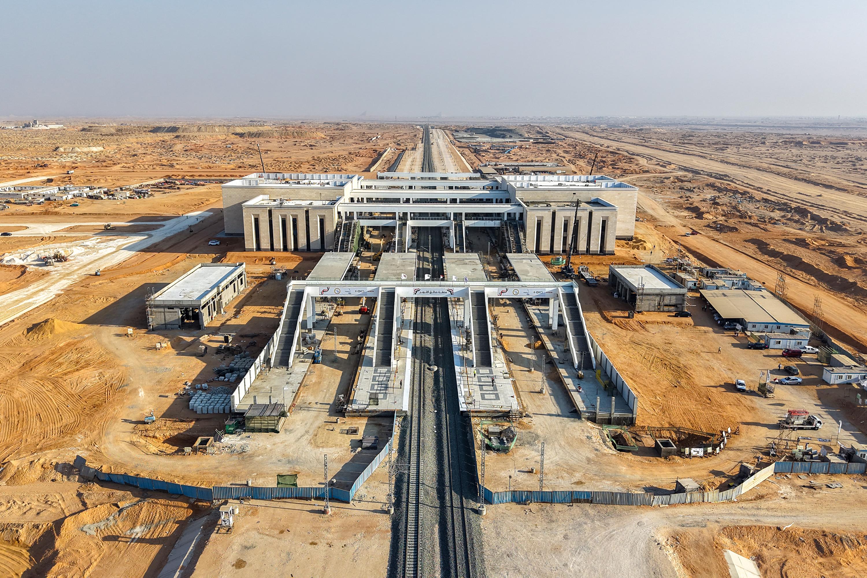 أعمال تصميم وتنفيذ محطة حدائق أكتوبر لمشروع القطار الكهربائي السريع ( الجيزة – أكتوبر )